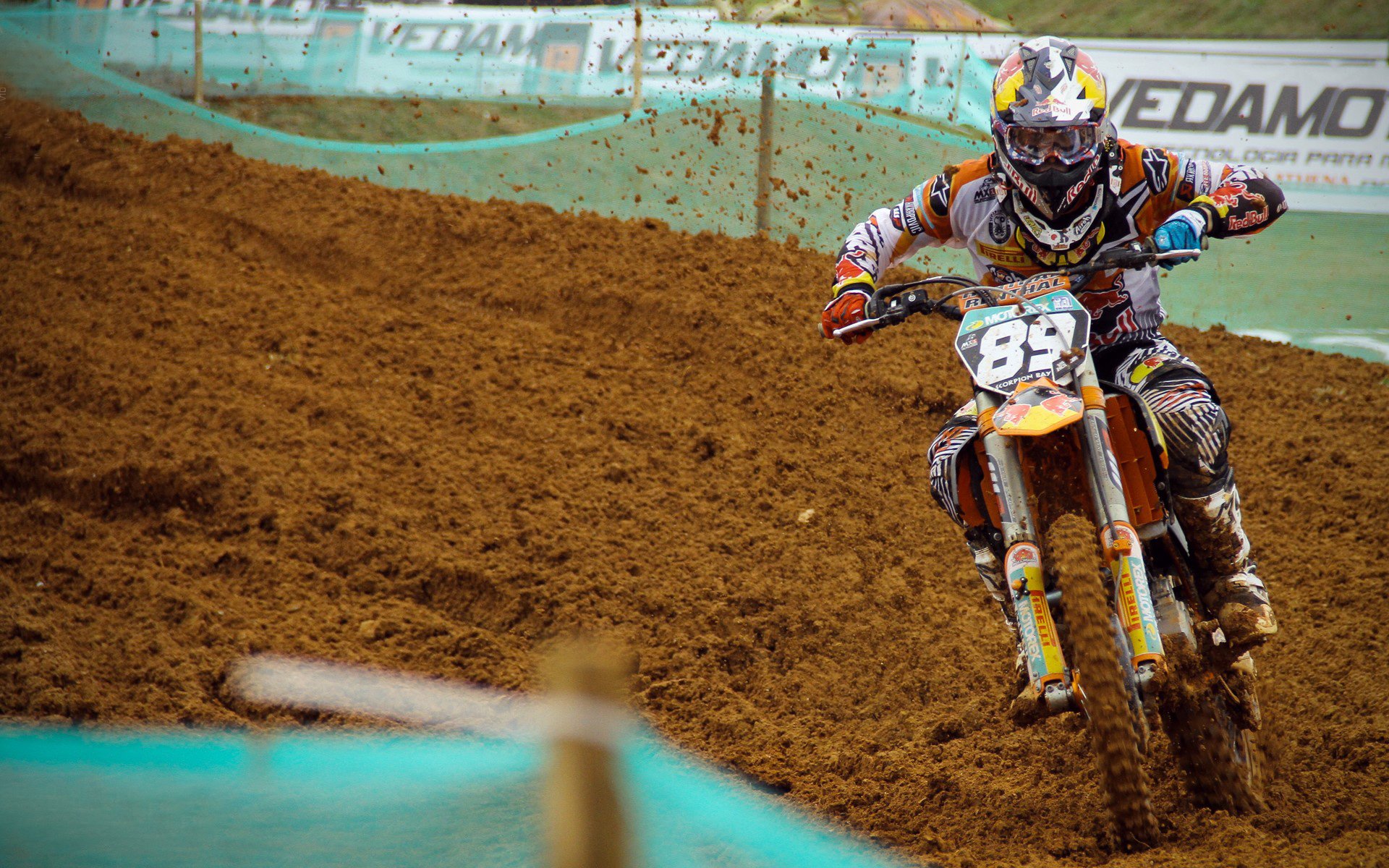 黑海风暴席卷绿茵场，格鲁吉亚魔术师克瓦拉茨赫利亚的统治之夜，土耳其铁链防守锁死洪都拉斯攻势