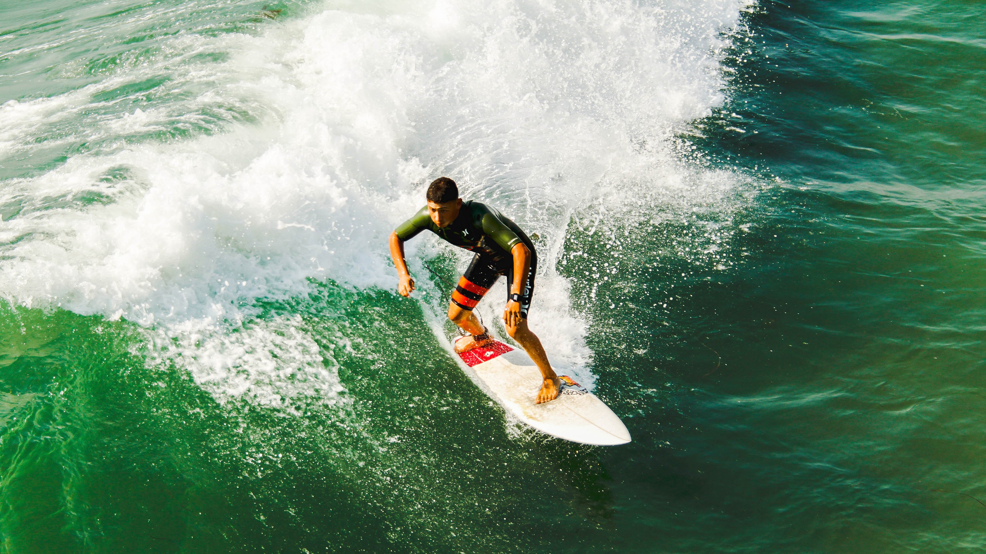 赛道与球场，维斯塔潘的奇才式终结与约基奇的王朝序章